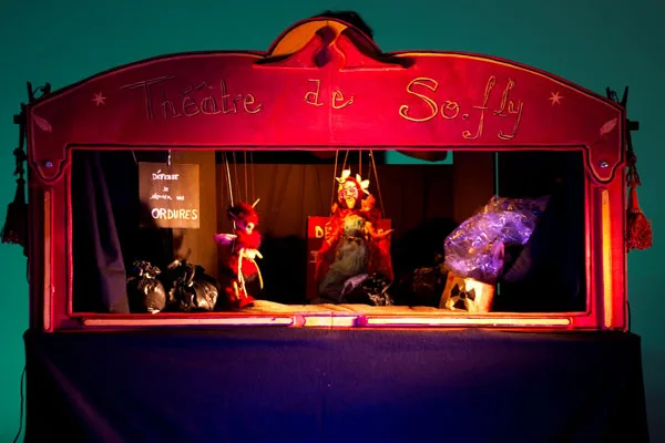 Castelet du spectacle Drôles de petites bêtes